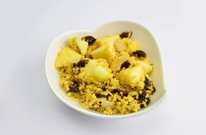 Millet with apples, almonds and dates