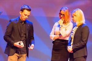 Misdirex Magic aka Jochem Borgman doing a card trick - TEDxVenlo 2017