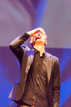 Misdirex Magic aka Jochem Borgman drinking a shot - TEDxVenlo 2017