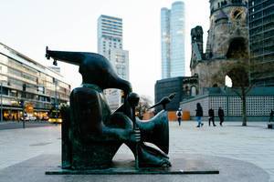 Modern artistic sculpture in downtown Berlin (Flip 2019)