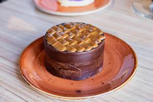 Moist chocolate cake with mocha icing (Flip 2019)