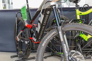 Mountain Cross E-Bike mit breitem Gestell, für elektrische Fahrten und als umweltfreundliche Alternative zum Auto