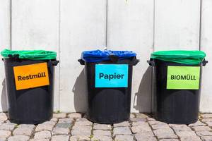Mülltonnen für Biomüll, Papier und Restmüll. Mülltrennung
