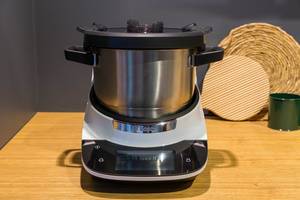 Multifunctional kitchen machine with cooking function "Cookit" by Bosch