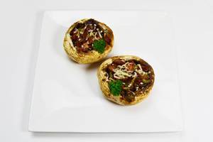 Mushrooms stuffed with meat and leek