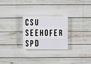 Nach Rücktritt als CSU-Chef:Seehofer will Innenminister bleiben – SPD fordert sofortigen Rücktritt