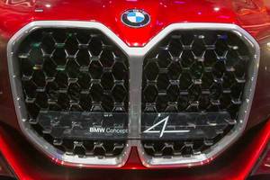 Nahaufnahme BMW Concept 4 Sportwagens mit vertikalem Nieren-Grill