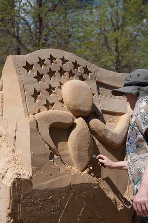 Nahaufnahme der 9/11 Memorial Walk Sandskulptur in New York City, USA