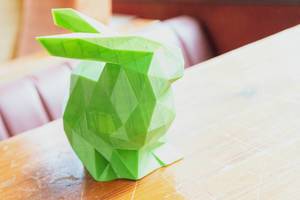 Nahufnahme von einem grünen Kaninchen geschafft durch 3D Druck