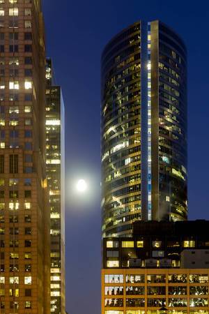Night image of the Nuveen global headquarters in Downtown Chicago, seen from the side