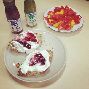 Nom nom. #breakfast #instapic #picoftheday #fresh #veggie #marmelade #instafood #healthy #breakfast