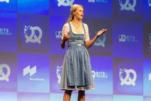 Non-profit temp agencie Social-Bee Co Founder & CEO Zarah Bruhn on stage at startup-conference bits19