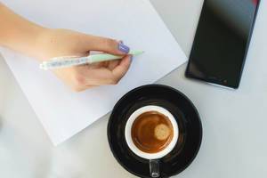 Notizen machen während der Kaffeepause