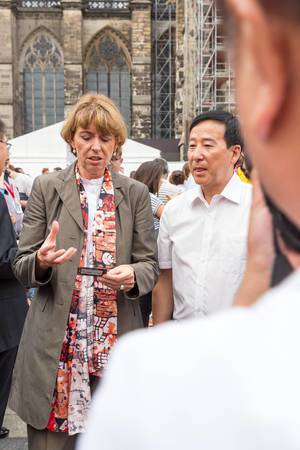 Oberbürgermeisterin Henriette Reker beim Chinafest in Köln