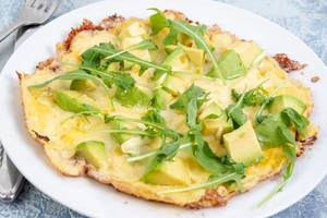 Omlette with Cheese and sliced Avocado