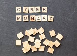 Online sales during Cyber Monday before christmas