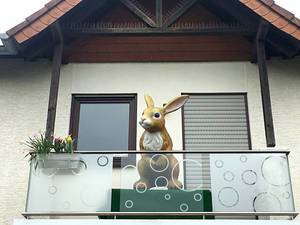 Osterhase / Typical German House with Easter Decoration