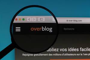 Overblog logo under magnifying glass