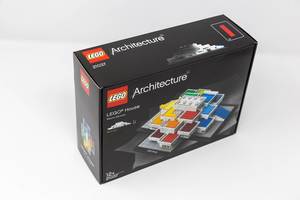 Package of the LEGO Architecture 21037 LEGO House Billund 2017 on a white background