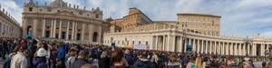 Panoramaaufnahme auf dem Petersplatz des Vatikans