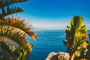 Panoramablick auf Isola Bella und das Mittelmeer in Sizilien, Italien