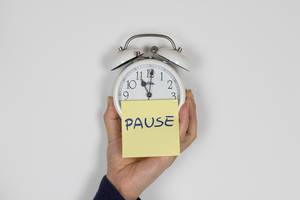 Pause word on alarm clock