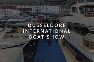 Picture Title "Düsseldorf International Boat Show" with many luxury yachts and fair visitors at the German boat- and watersports fair