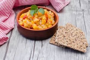 Pineapple Salsa with Crackers