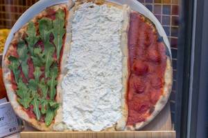 Pizza in den Italienischen Nationalfarben