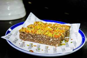 Plant-based Energy Spice Bar at Flax&Kale in Barcelona with almonds, walnuts, cocoa, cayenne, pistachios, goji berries, chia & sesame