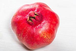Pomegranate-fruit-on-a-white-wooden-background.jpg