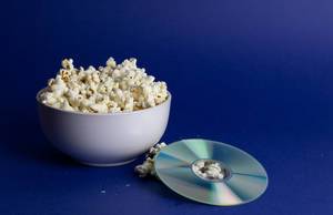 Popcorn und eine DVD