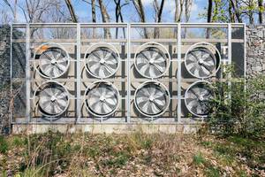 Powerful cooling system heat-exchanger with 8 fans