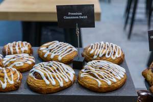 Premium Cinnamon Swirl: Bäckerei-Teilchen mit Zimt