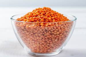 Raw lentils in a glass bowl