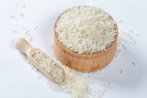 Raw white rice in wooden dishes