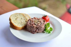 Red bean with dried tomatoes, olives and bread
