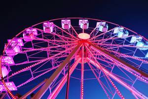Red lighted Ferris wheel, night view (Flip 2019)