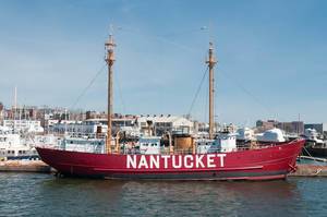 Red lightvessel Nantucket: lighthouse on a ship