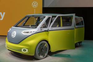 Retro bus fully electric: VW ID.BUZZ prototype and show car at the IAA