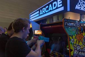 Retrolook: Videospiele mit Laserpistolen und alten Namco Arcade-Automaten