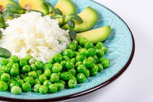 Rice with fresh avocado, green peas and sunflower microgreens (Flip 2020)