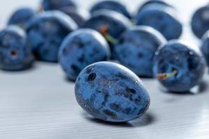 Ripe fresh blue plums close up (Flip 2019)