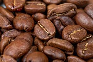 Roasted coffee beans background, closeup (Flip 2020)