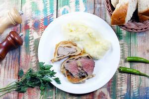 Roasted pork neck with mashed potatoes, parsley and fresh pepper