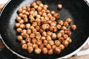 Roasted spicy chickpeas in pan