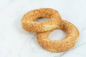 Round Pastry with sesame
