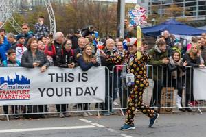 Runner in Clowns costume at Frankfurter Marathon