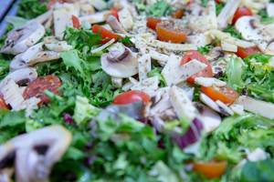 Salad with rocket, cherry tomato, red cabbage, mushrooms and cheese