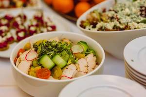 Salatmischung mit Gemüse und Fleisch